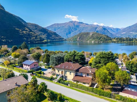 Nearby landmark, Day, Neighbourhood, Natural landscape, Bird's eye view, Lake view, Mountain view, Location