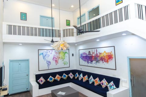Living room, Seating area