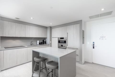 Coffee/tea facilities, Kitchen or kitchenette, Dining area, dishwasher, minibar, pet friendly, stove, toaster