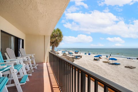 Direct Beachfront - Ocean Views - Las Brisas #103 Apartment in Madeira Beach
