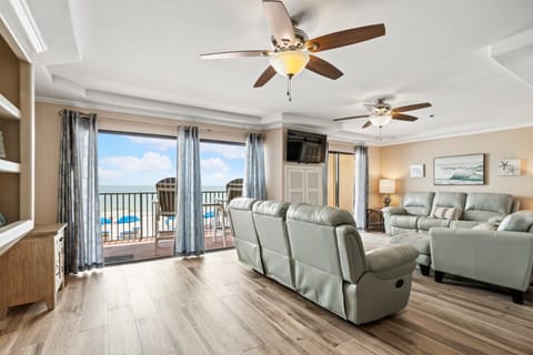 Direct Beachfront - Ocean Views - Las Brisas #103 Apartment in Madeira Beach