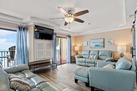 Direct Beachfront - Ocean Views - Las Brisas #103 Apartment in Madeira Beach