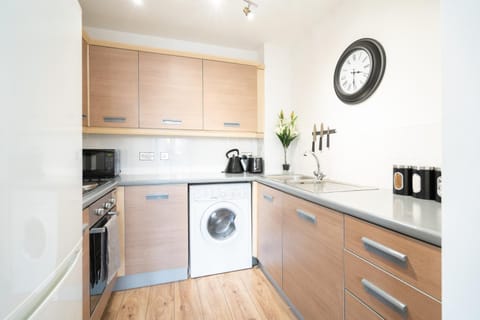 Kitchen or kitchenette, Food and drinks