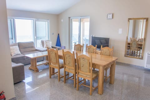 TV and multimedia, Living room, Dining area