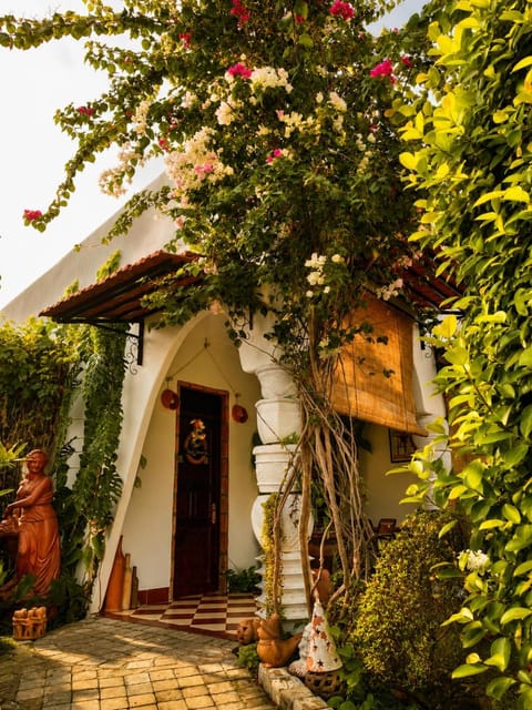 Property building, Facade/entrance, Spring, Day, Garden, Garden view