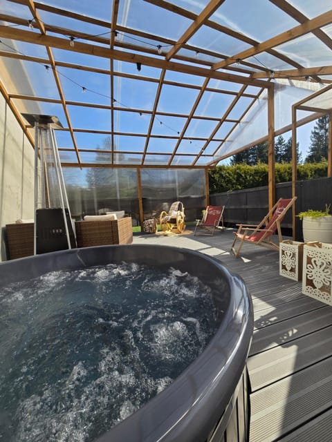 Balcony/Terrace, sunbed