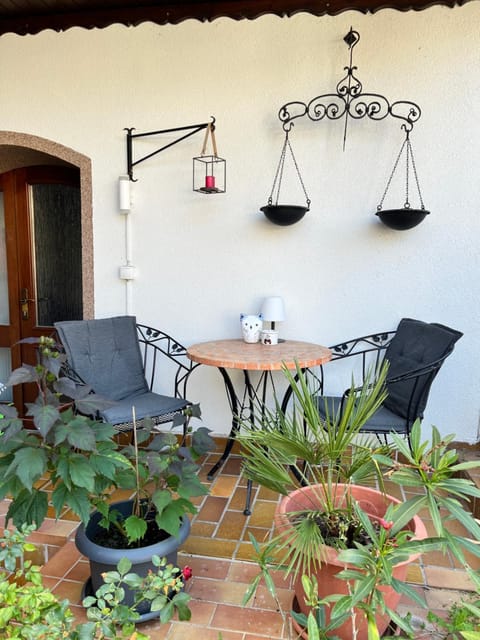 Property building, Patio, Facade/entrance