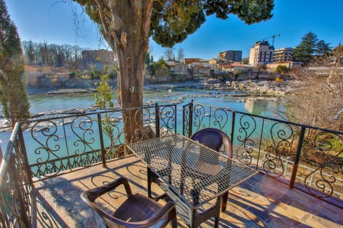 Patio, Day, Natural landscape, View (from property/room), Balcony/Terrace, City view, River view
