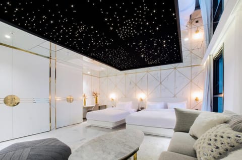 Photo of the whole room, Bedroom
