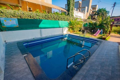 Garden, Seating area, Swimming pool