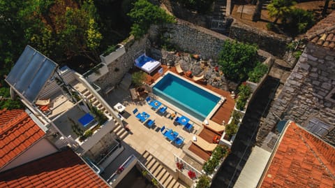 Patio, Day, Natural landscape, Swimming pool