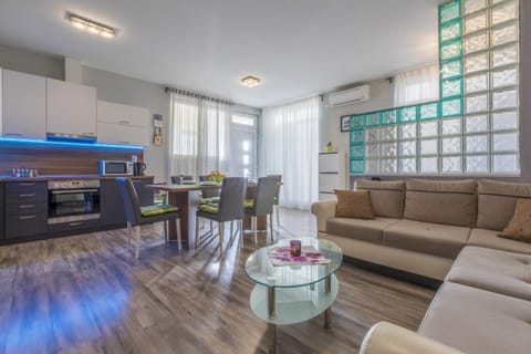 Vlatka Apartment in Novi Vinodolski