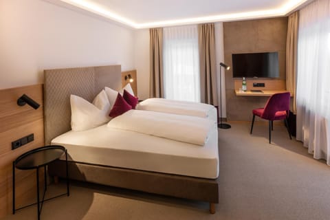 Bed, TV and multimedia, Balcony/Terrace, Photo of the whole room