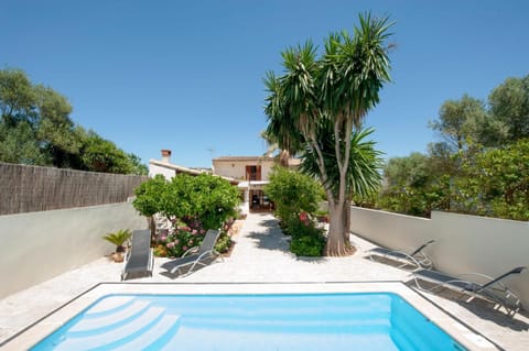 Facade/entrance, Swimming pool
