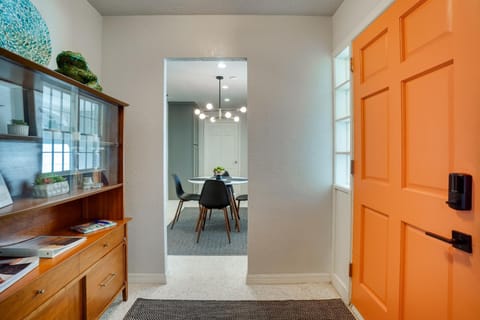 Luxe Waterfront Oasis with Dock - Direct Lake Access House in Tavares