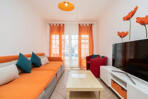 Communal lounge/ TV room, Living room