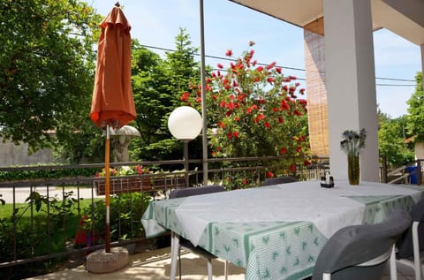 Nearby landmark, Summer, Garden, Balcony/Terrace, Dining area