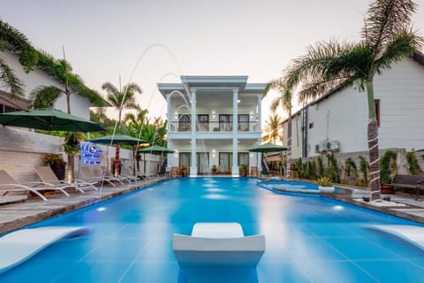 Swimming pool, Swimming pool