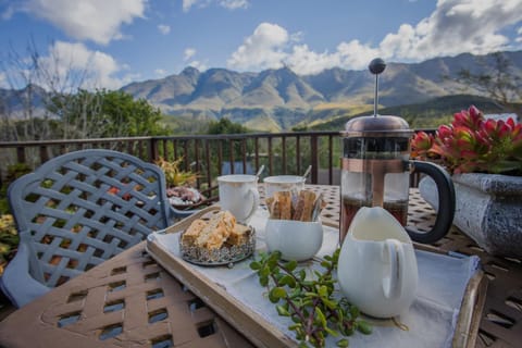Coffee/tea facilities, View (from property/room), Balcony/Terrace, Seating area, Mountain view