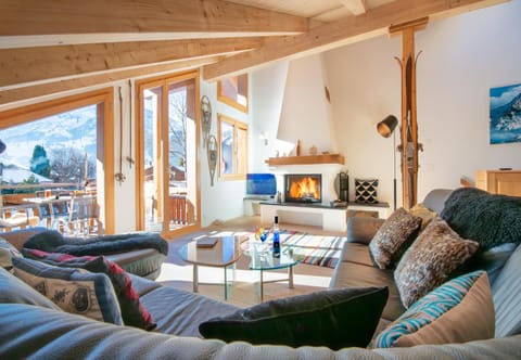 Communal lounge/ TV room, Living room