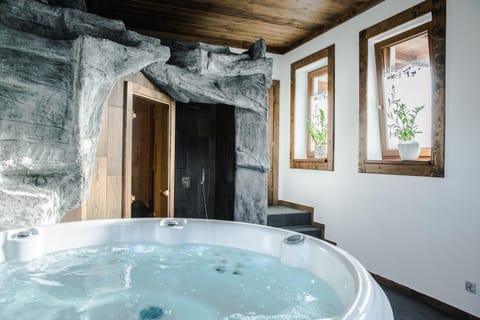 Hot Tub, Spa and wellness centre/facilities