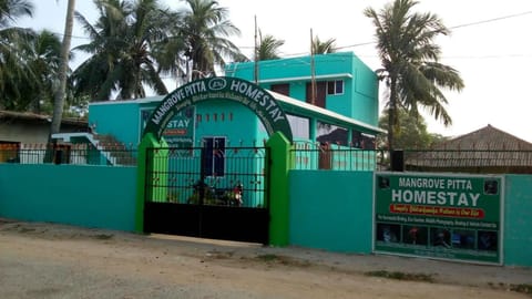 Facade/entrance