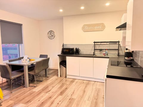 The Central Suite Blackpool-Best Holiday Letting Home in Blackpool Apartment in Blackpool