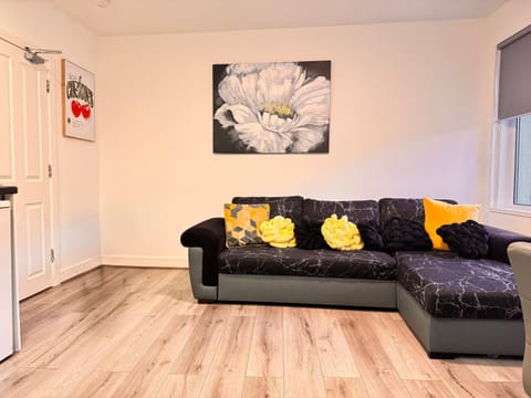 The Central Suite Blackpool-Best Holiday Letting Home in Blackpool Apartment in Blackpool