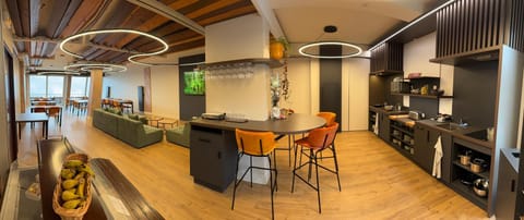 Restaurant/places to eat, Kitchen or kitchenette, Communal kitchen