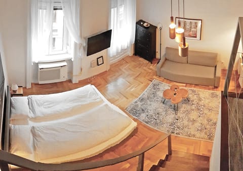 Bed, Living room