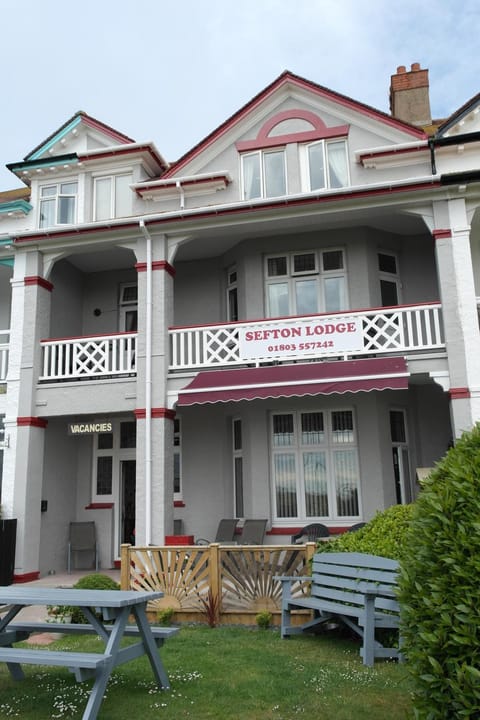Sefton Lodge SEAFRONT ,PANORAMIC SEA VIEW ENSUITE BALCONY ROOMS AVAILABLE, GUEST GARDEN Bed and Breakfast in Paignton
