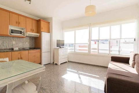 Kitchen or kitchenette, Living room, Seating area, Dining area, minibar