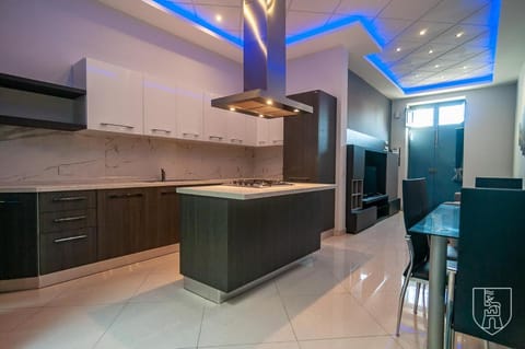 Kitchen or kitchenette, Communal kitchen