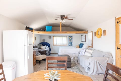 Open Concept Cabin for 2 - Near Ark Encounter! Cabin in Williamstown