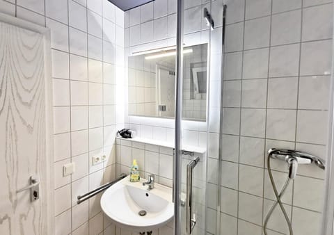 CF44 30m2 Quiet Central Balcony and Netflix Apartment in Heidelberg