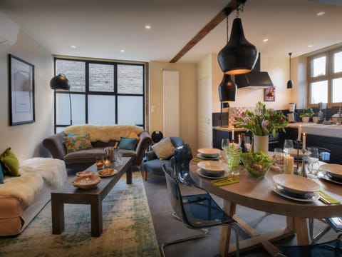 Seating area, Dining area, kitchen