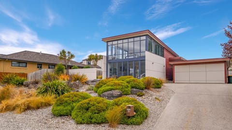 Property building, Spring, Day, Garden, Garden view