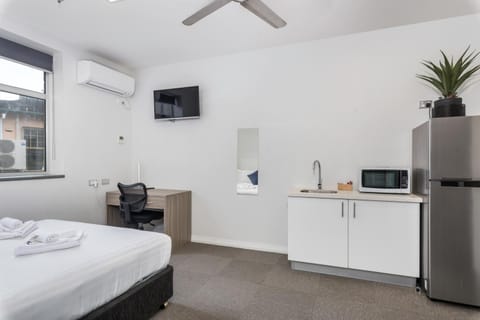Bed, Kitchen or kitchenette, Photo of the whole room, Bedroom
