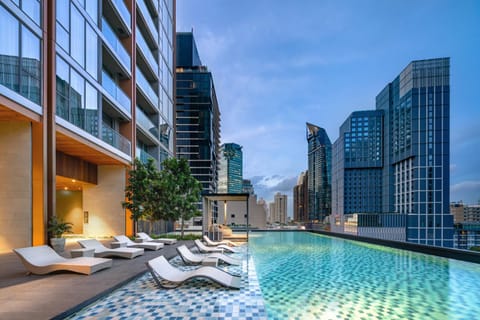 City view, Pool view, Swimming pool, sunbed