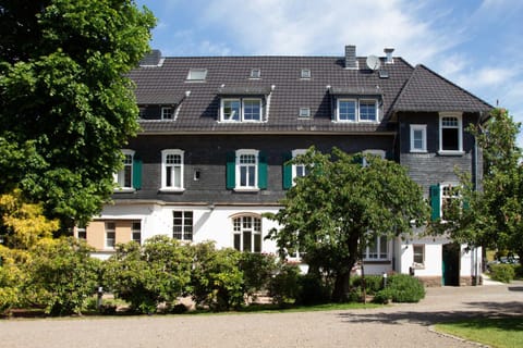 Property building, Spring, Day, Garden, Garden view