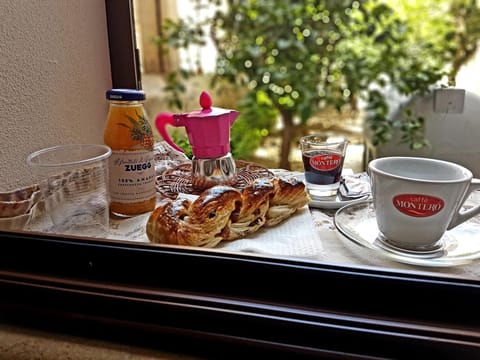 Coffee/tea facilities, Food and drinks, Food, Breakfast, Buffet breakfast, Drinks