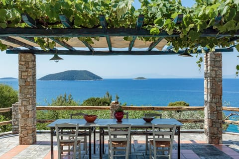 View (from property/room), Balcony/Terrace, Dining area