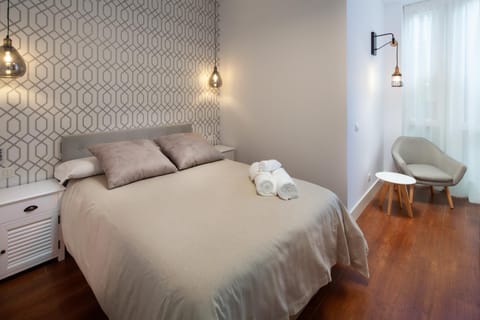 Bed, Photo of the whole room, Bedroom