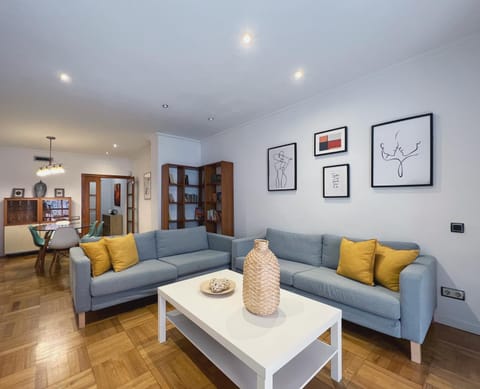 Living room, Seating area