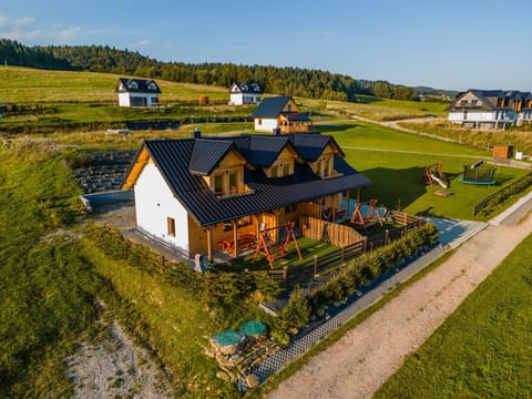 Property building, Day, Natural landscape, Bird's eye view, Mountain view