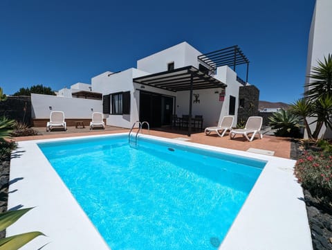 Property building, Patio, Pool view, Swimming pool, sunbed