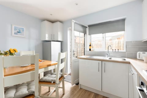 Parkland House by Grandeur Property House in Poole