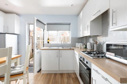 Parkland House by Grandeur Property House in Poole