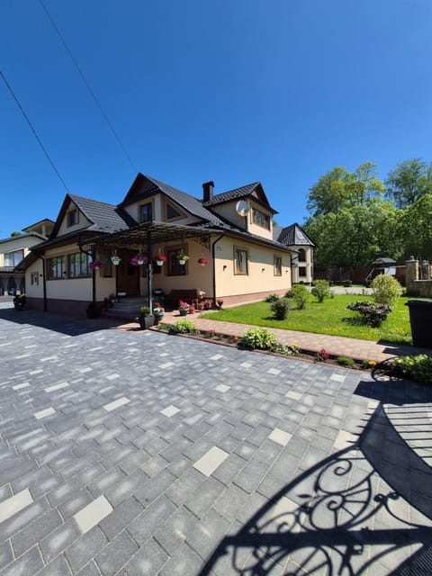 Property building, Day, Neighbourhood, Street view