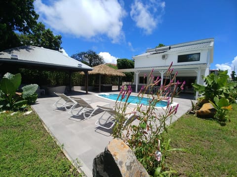 Property building, Patio, Day, Garden, Garden view, Pool view, Swimming pool, sunbed